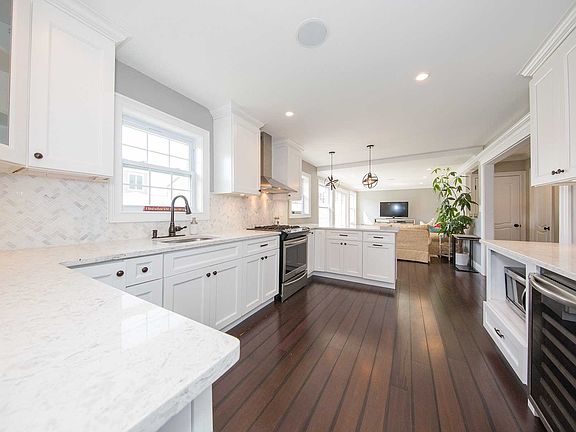 3rd image of 17 Ensign Ln