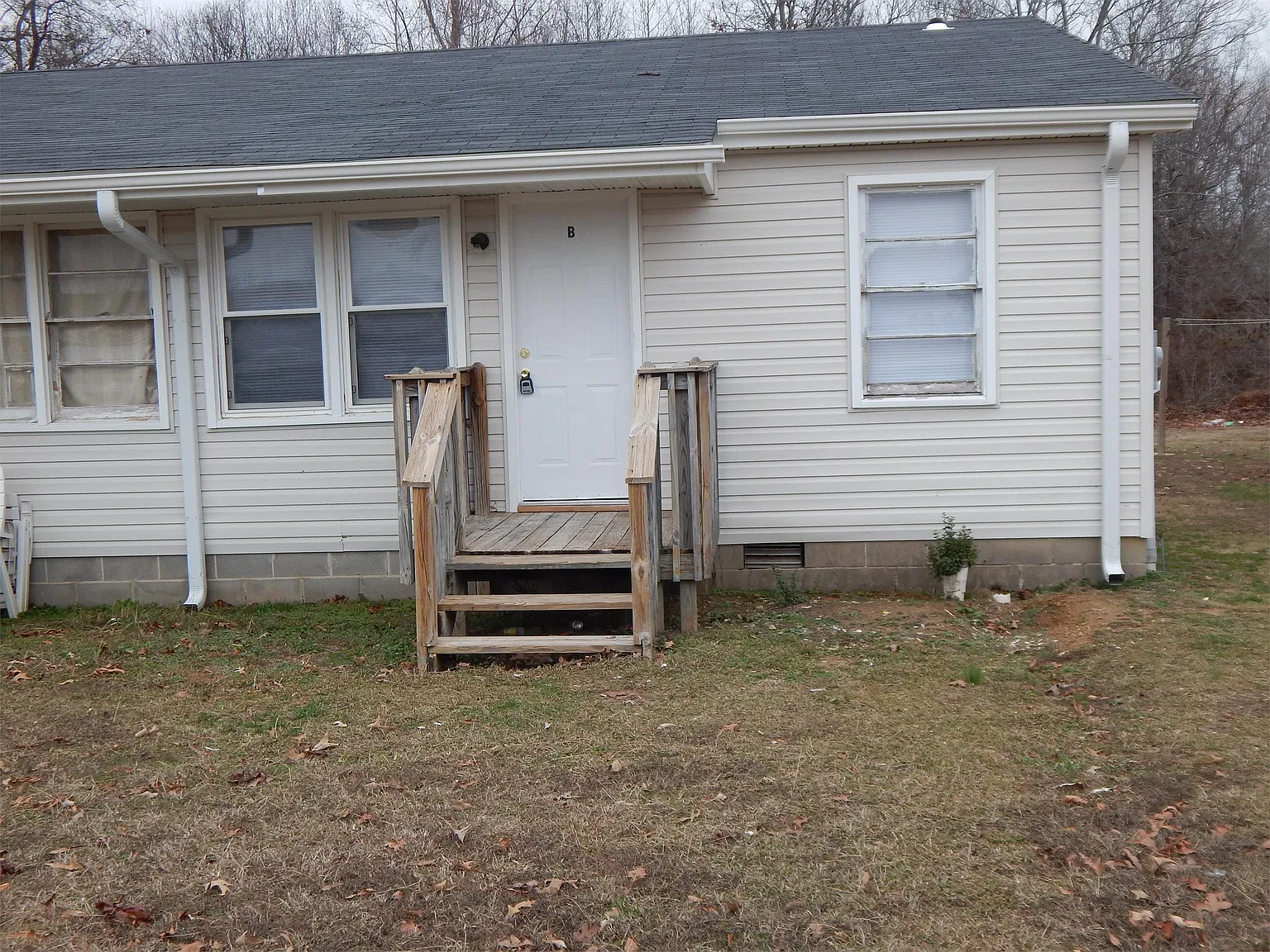 Duplex 06 - 1029-A & 1029-B Mckee - Unit11 — Photo 2