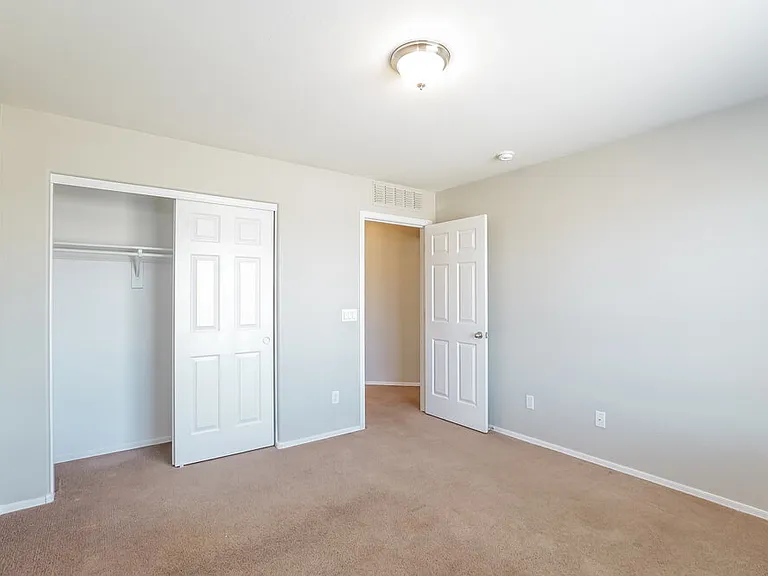 7907 S 50th Ln — Photo 15
