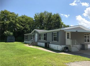 1135 Village Ln, New Castle, PA 16101
