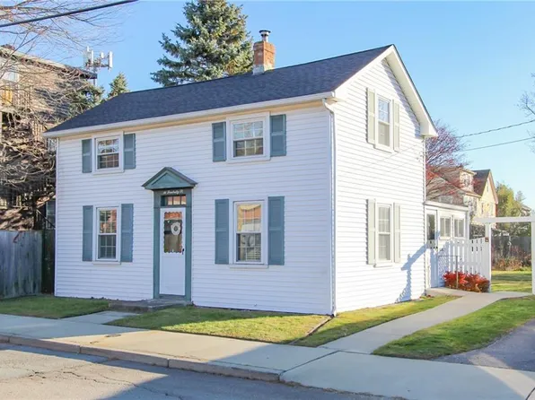 26 Freebody St, Newport, RI 02840