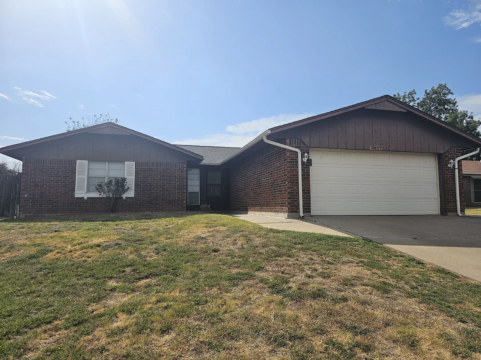 3 bed, 1600 sqft, $1,300 — Photo 1