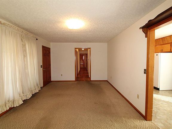 5th image of 210 Jones Ave