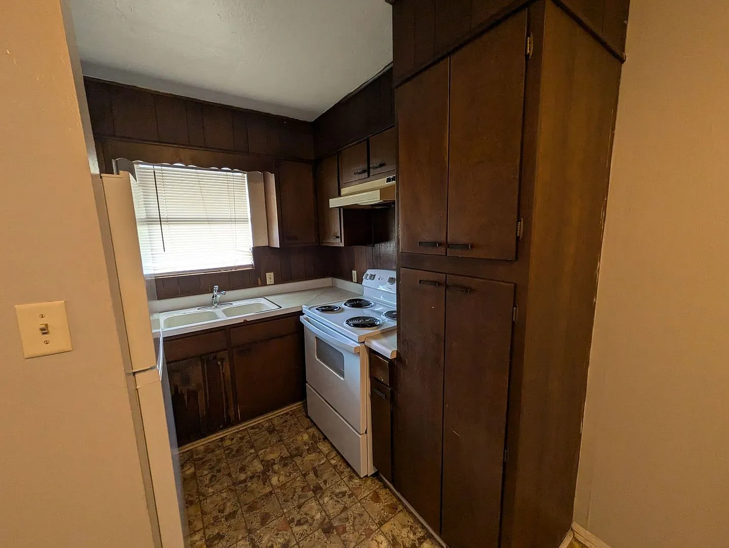 650 W Florida Ave — Photo 4