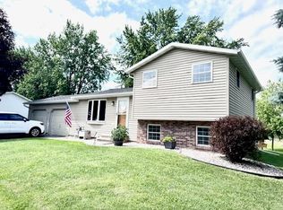609 E Forest St, Black Creek, WI 54106