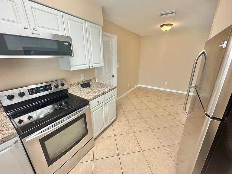 5002 Seneca Ave — Photo 4