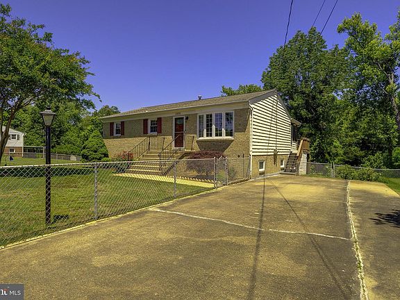 3rd image of 3891 Dominion Dr