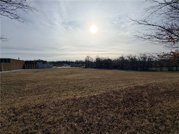 /charley St #A, Decatur, AR 72722