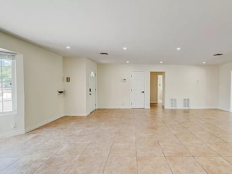 557 Canosa Ave — Photo 9