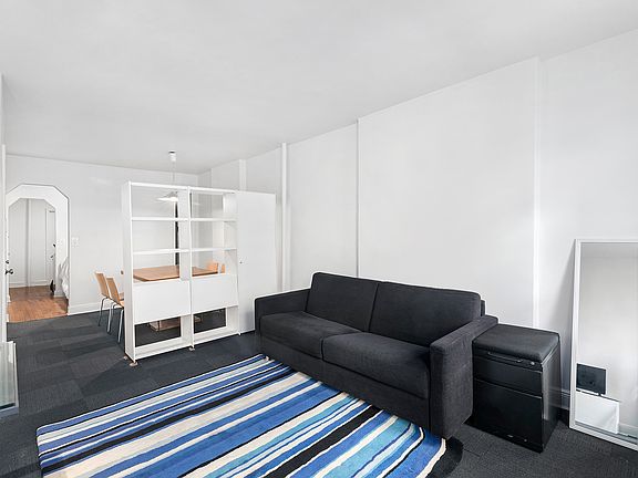 2nd image of 522 W 50th St APT C1