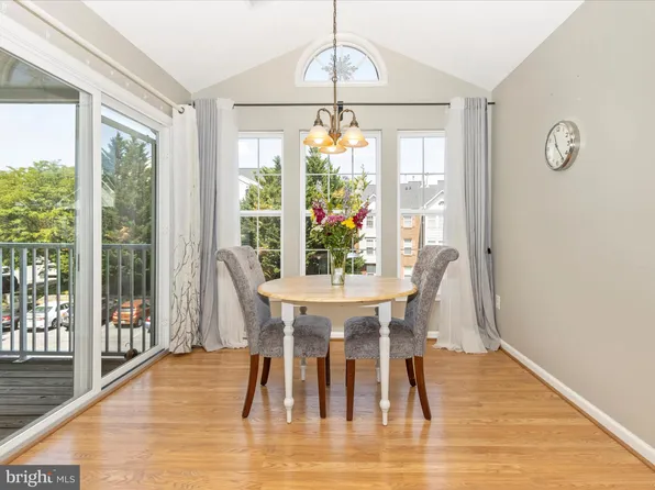 25909 Ridge Manor Dr Unit J, Damascus, MD 20872