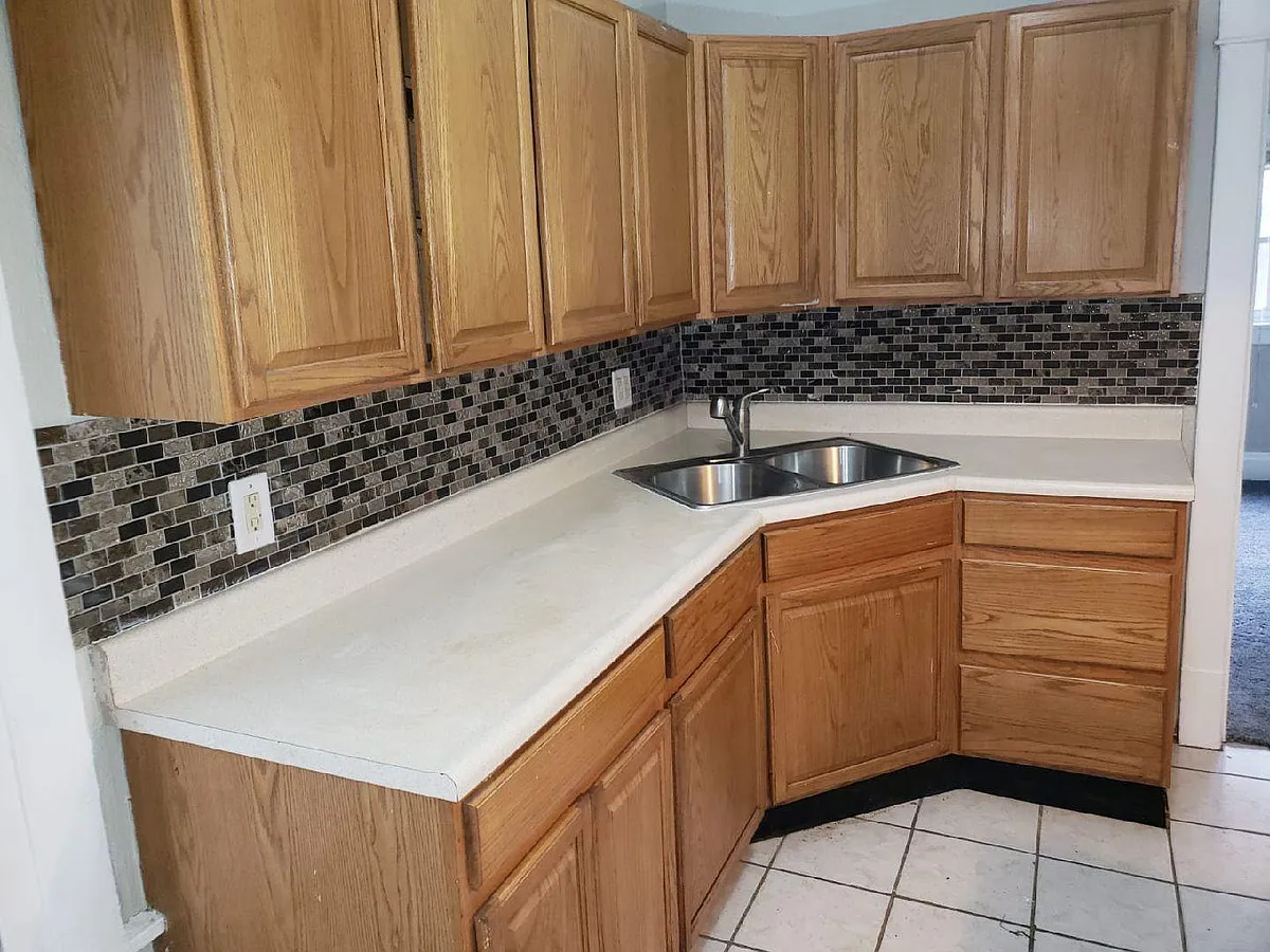Building Photo - 2220 Carpenter Ave