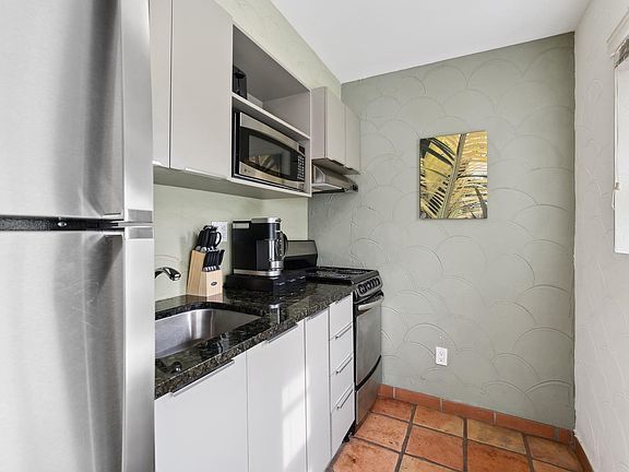 5th image of 405 Espanola Way #Id380676p