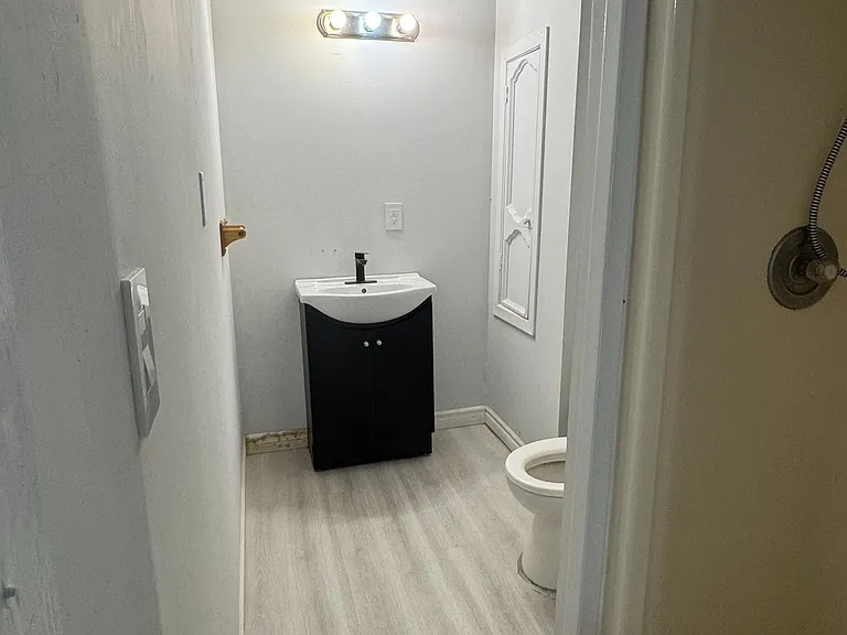 735 Pam Cres #BASEMENT — Photo 6