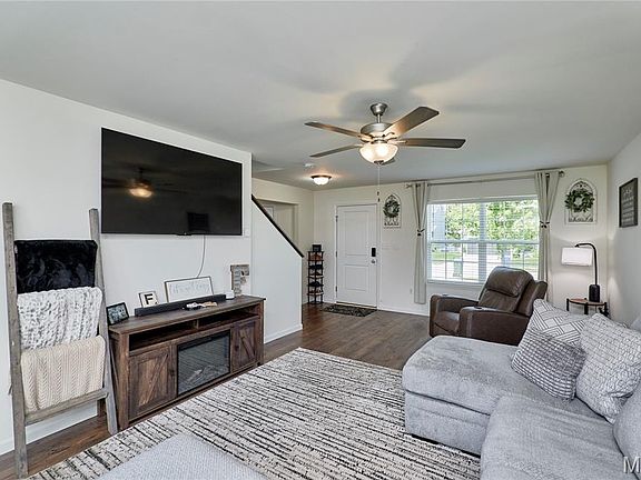 4th image of 224 Quiet Bend Dr