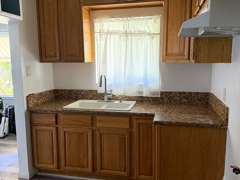 16916 Hayter Ave — Photo 6