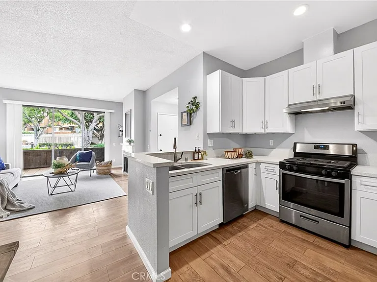 8615 Meadow Brook Ave #101 — Photo 5