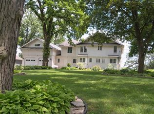 1500 Lanewood Dr, Dixon, IL 61021