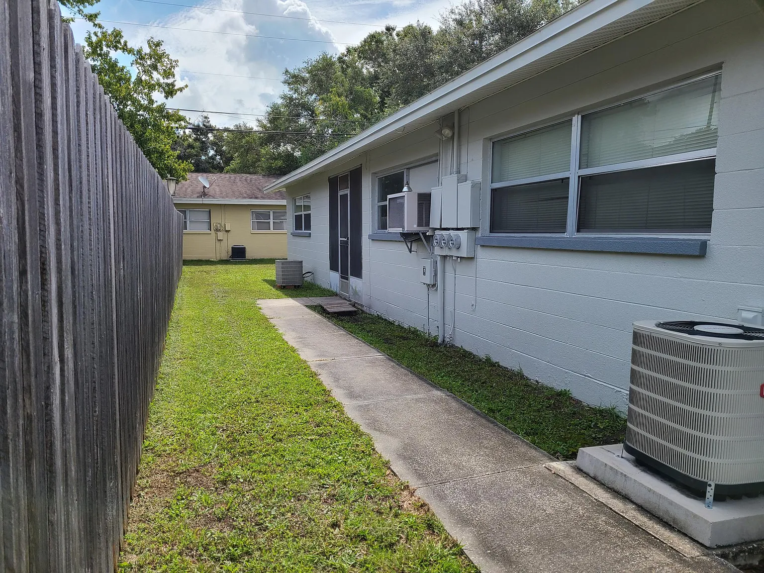 Studio, 300 sqft, $1,050 — Photo 2