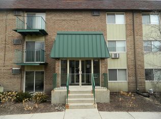 285 Springhill Dr APT 215, Roselle, IL 60172