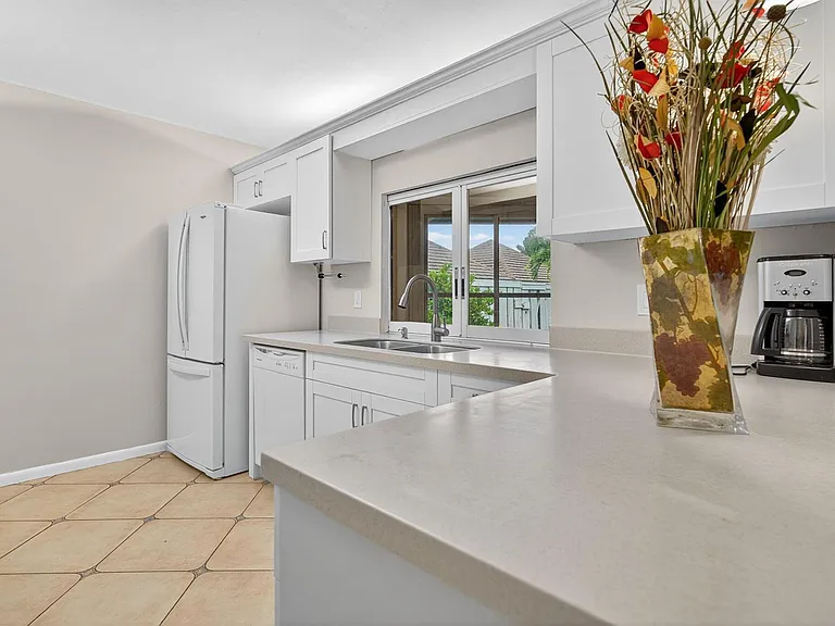 1127 E Seminole Ave #8A — Photo 6