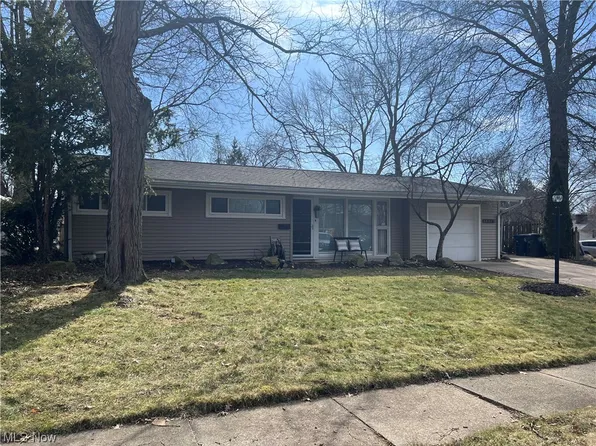 1326 Dewitt Dr, Akron, OH 44313