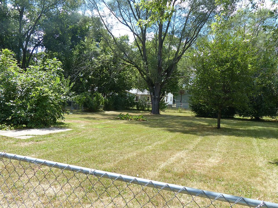 2nd image of 810 S Park Ave