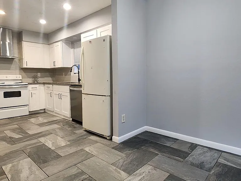 23431 Dew Wood Ln — Photo 11