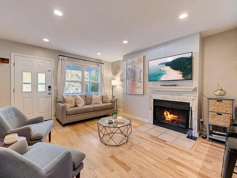 1478 Park Ave — Photo 3