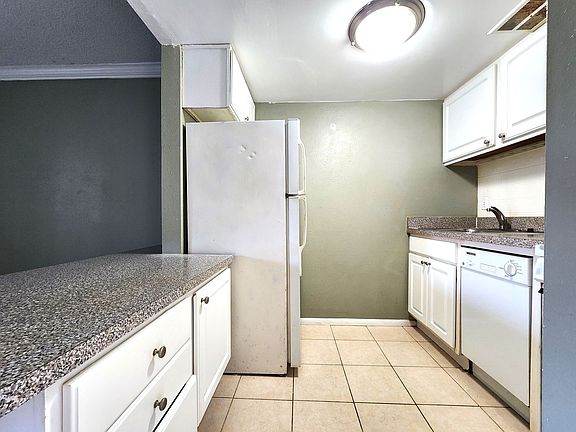 4th image of 139 Oyster Bay Cir APT 230
