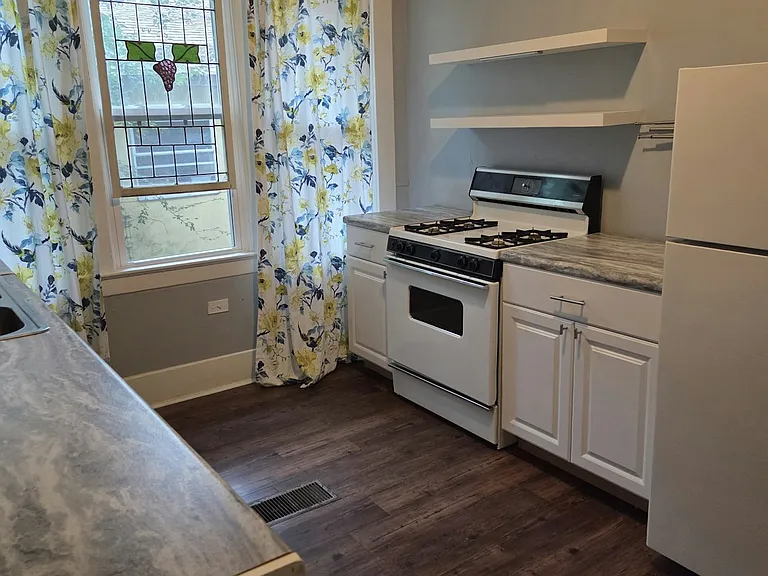 719 W Faulkner St #721 — Photo 4