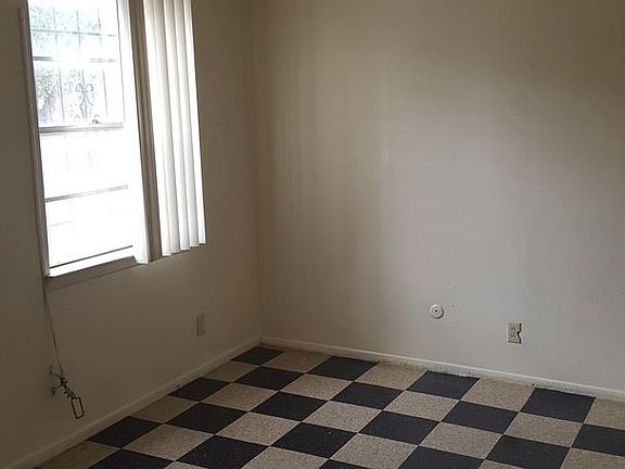 5th image of 419 Vassar Dr SE APT 04