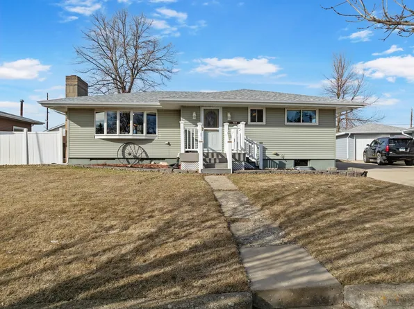 222 5th St NW, Tioga, ND 58852