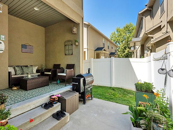 3rd image of 861 E Red Sage Ln
