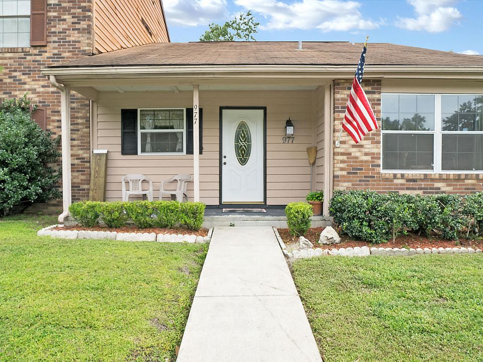 1st image of 977 Coachlight Ln