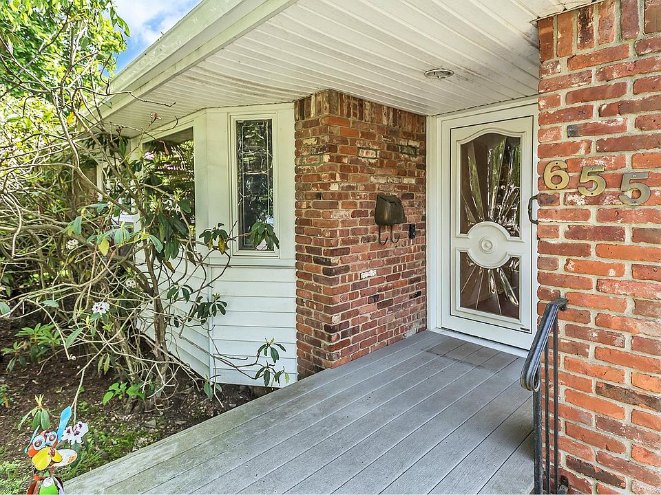 1st image of 655 Oakwood Ct