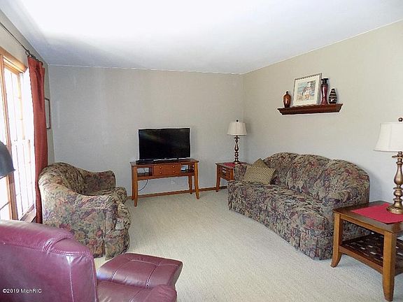 5th image of 309 W 33rd St