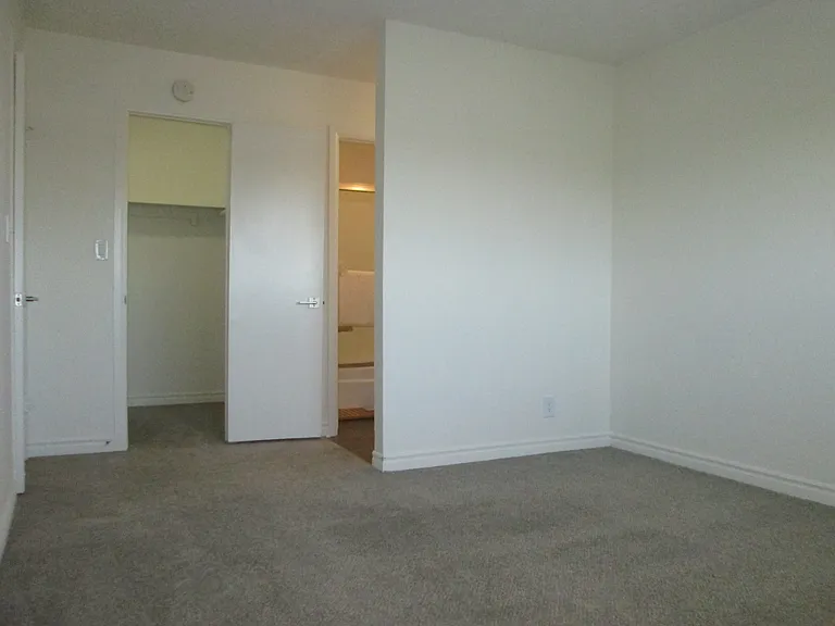 *Floor plans are digital renderings. All dimensions are approximate. Actual product and specifications may vary in dimension or detail. Not all features are available in every apartment.