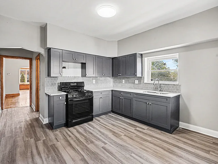 1542 S 60th Ct — Photo 6