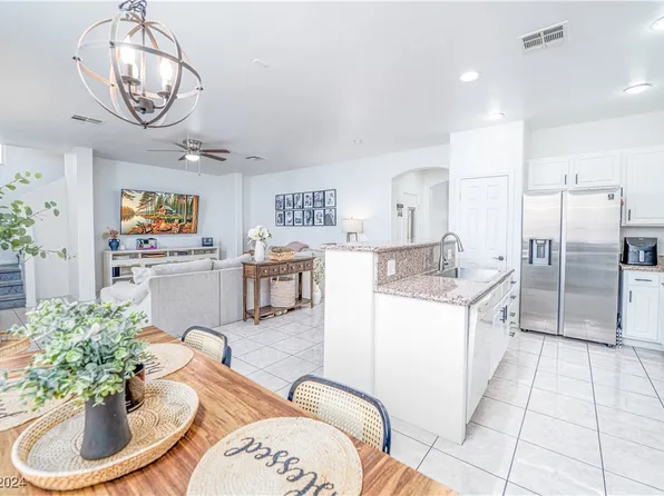 5411 Raccoon Valley Ln, Las Vegas, NV 89122