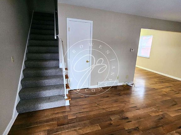 3rd image of 3854 Sheffield Ct