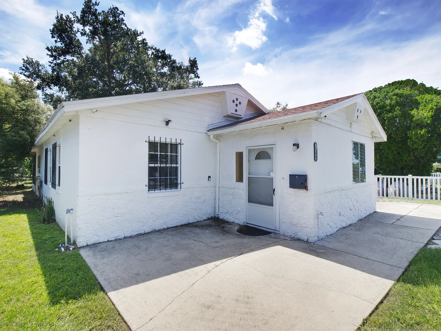 3 bed, 1232 sqft, $2,500 — Photo 3