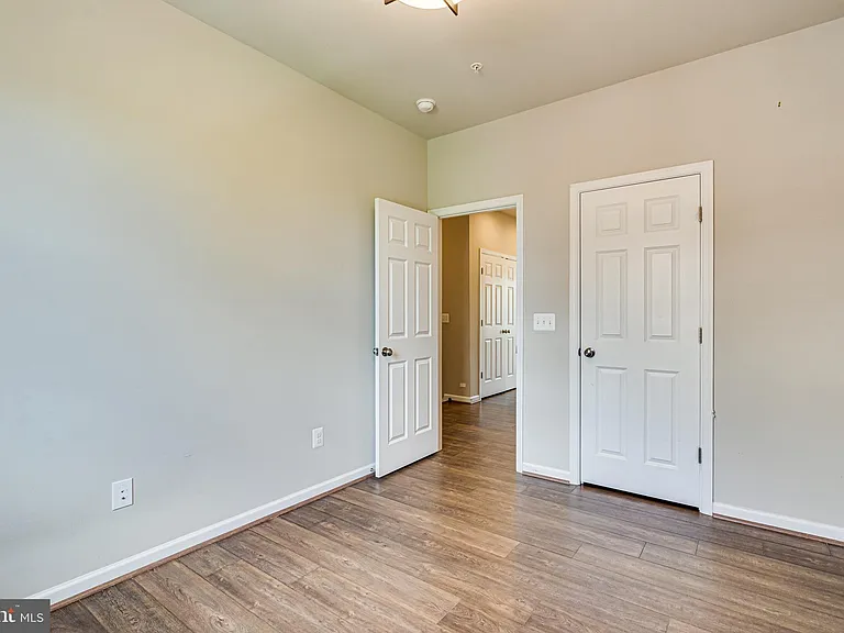 14263 Travilah Rd — Photo 31