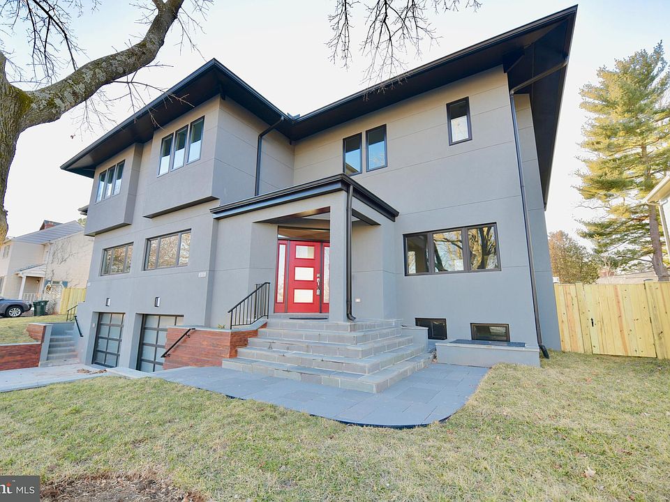 1st image of 215 W Greenway Blvd