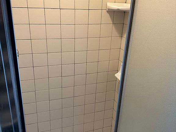 4th image of 901 Elder St APT 6
