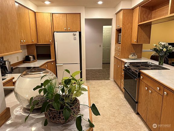 5th image of 8741 Deeridge Place SE