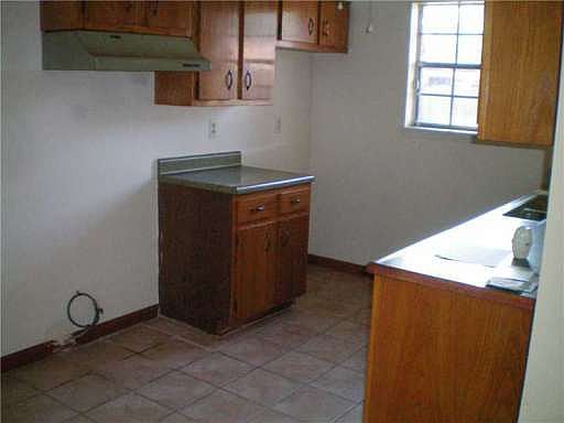 4th image of 2008 Longwood Dr