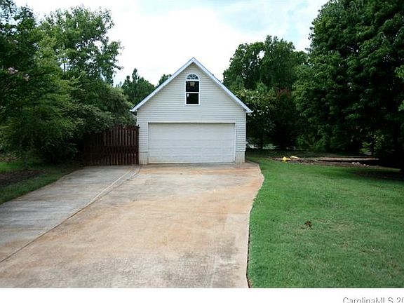3rd image of 116 Chaucer Ln