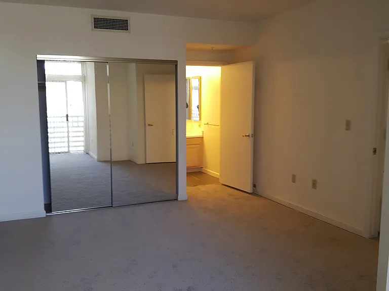 550 Ortega Ave — Photo 18