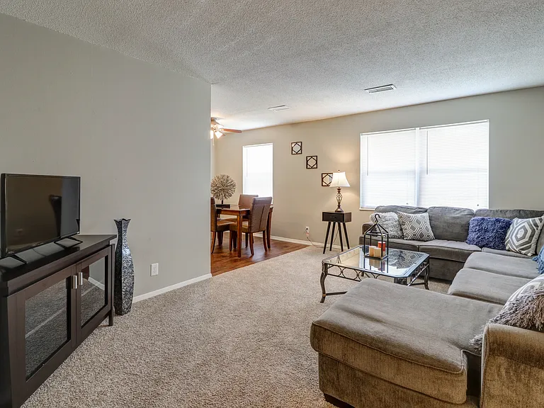 Diamond Valley Apartments — Photo 14